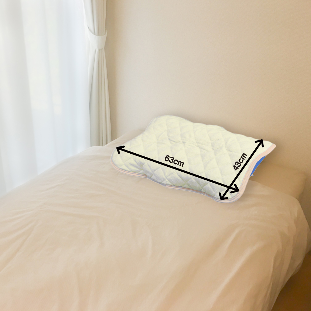ベージュ色の防水 枕パッドの写真と縦横サイズを明記したバナー画像