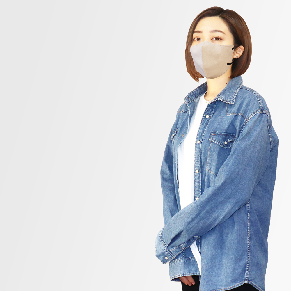 3D立体マスクスマートタイプバイカラーグレージュのマスクを着用した女性のバナー画像