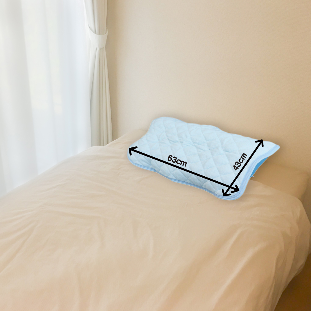 ブルー色の防水 枕パッドの写真と縦横サイズを明記したバナー画像